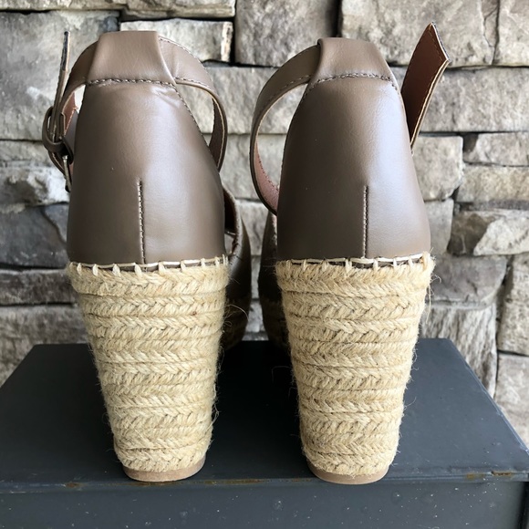 STEVE MADDEN / espadrille wedge sandal nwt - Picture 4 of 6